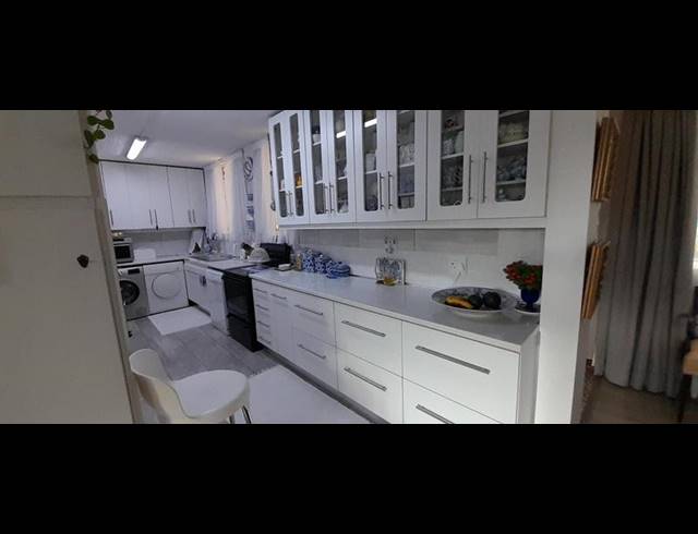 3 BEDROOM APARTMENT FOR SALE IN MEYERSPARK